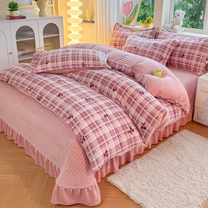 91家纺网 家纺一手货源 找家纺 梓之赫 2025新款保暖舒适牛奶绒印花夹棉床盖四件套 如约