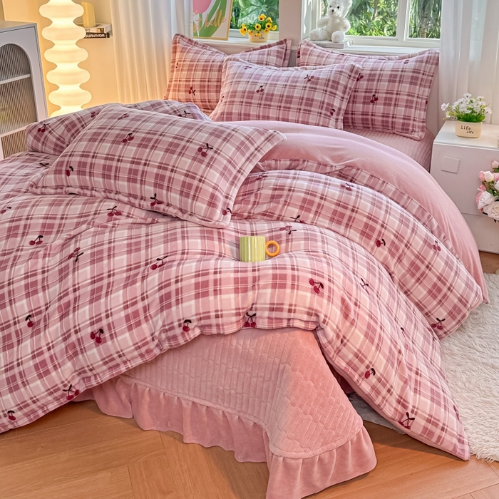 91家纺网 家纺一手货源 找家纺 梓之赫 2025新款保暖舒适牛奶绒印花夹棉床盖四件套 如约