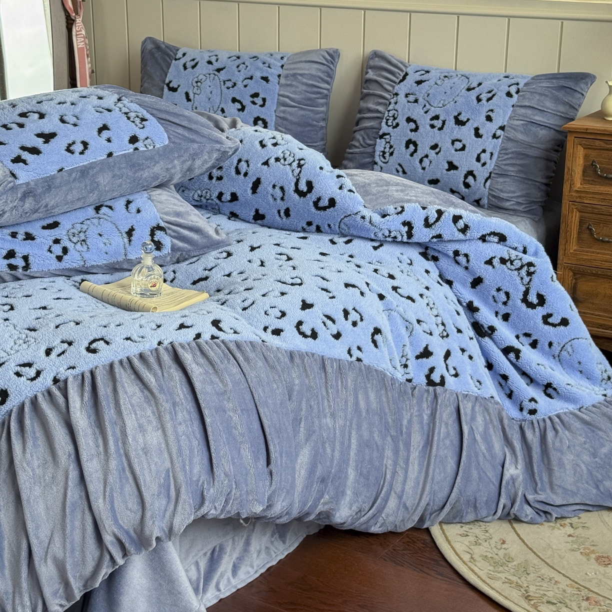91家纺网 家纺一手货源 找家纺 新印象 2025新款法式阳离子绒保暖床盖四件套 斑豹蓝