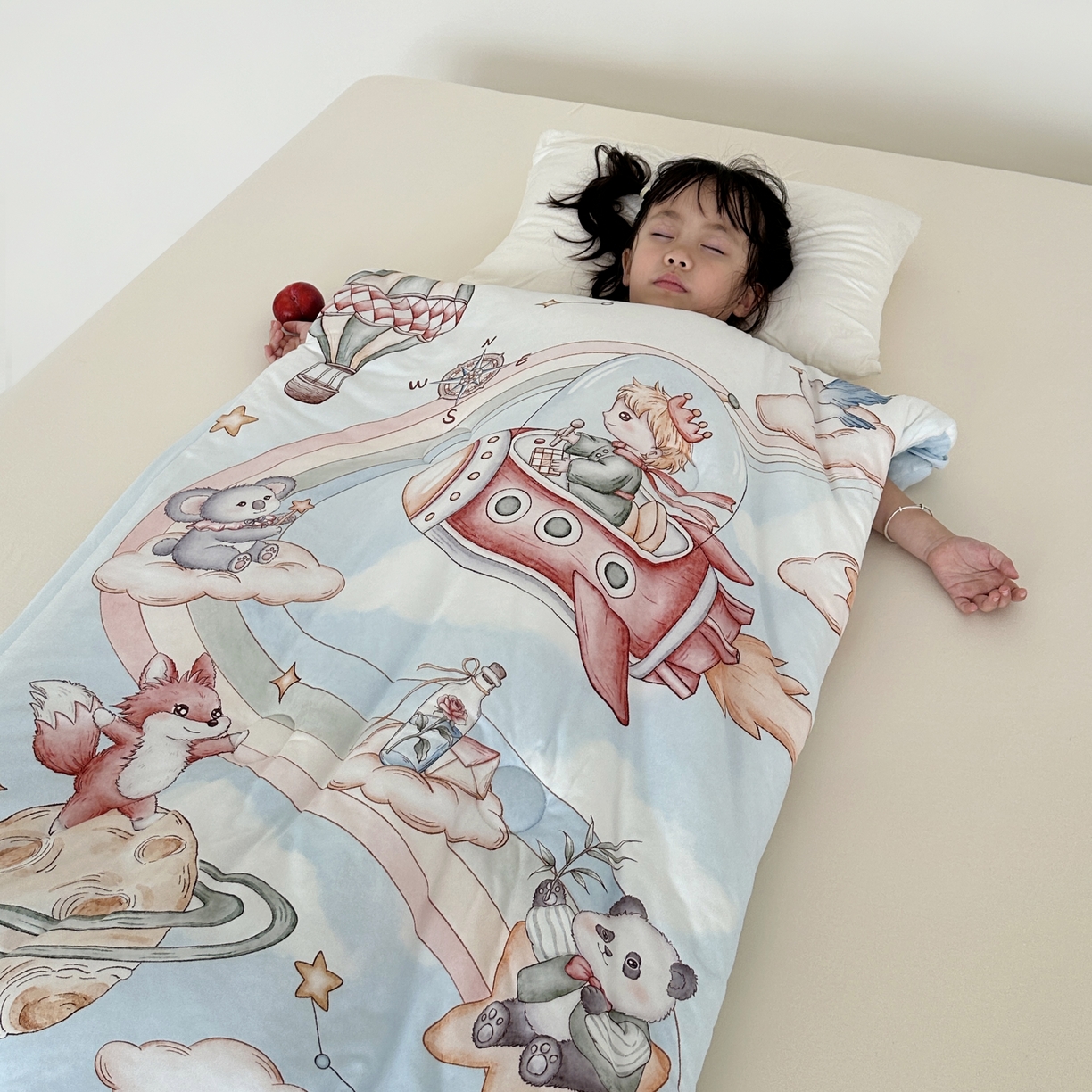 91家纺网 家纺一手货源 找家纺 小芽家居 2025新款儿童睡袋防踢被 环球旅行