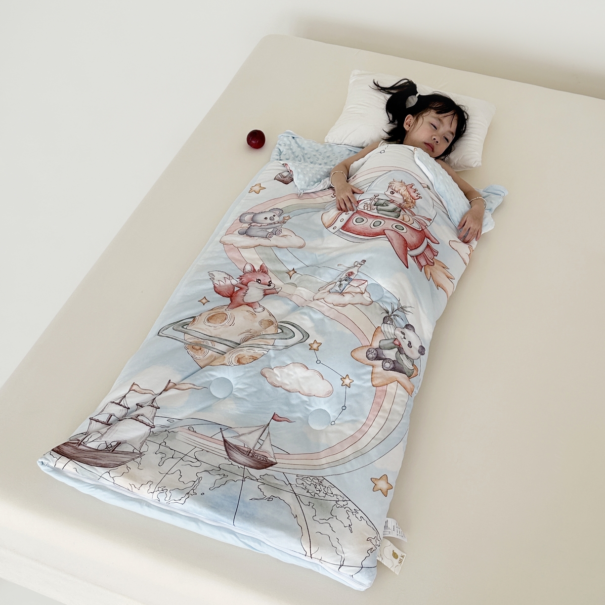 91家纺网 家纺一手货源 找家纺 小芽家居 2025新款儿童睡袋防踢被 环球旅行