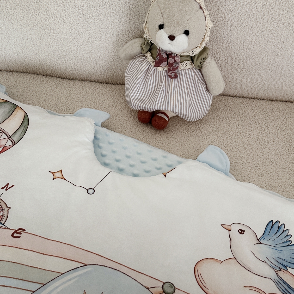 91家纺网 家纺一手货源 找家纺 小芽家居 2025新款儿童睡袋防踢被 环球旅行