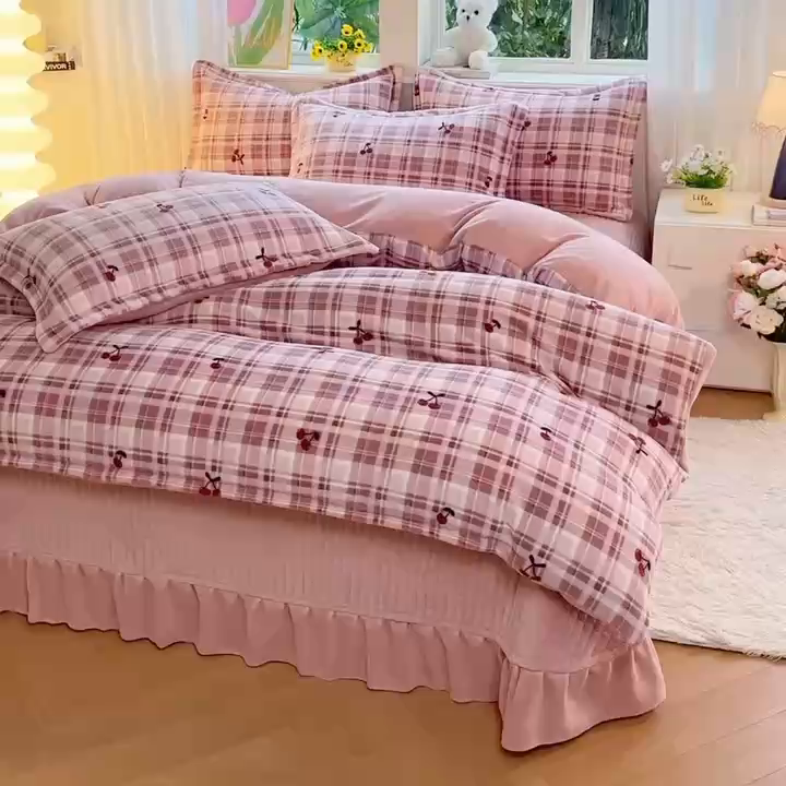 91家纺网 家纺一手货源 找家纺 梓之赫 2025新款保暖舒适牛奶绒印花夹棉床盖四件套 如约