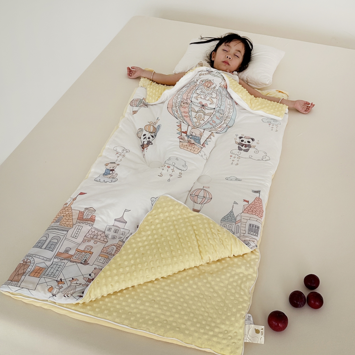 91家纺网 家纺一手货源 找家纺 小芽家居 2025新款儿童睡袋防踢被 欢乐城堡