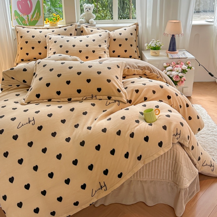 91家纺网 家纺一手货源 找家纺 梓之赫 2025新款保暖舒适牛奶绒印花夹棉床盖四件套 心愿