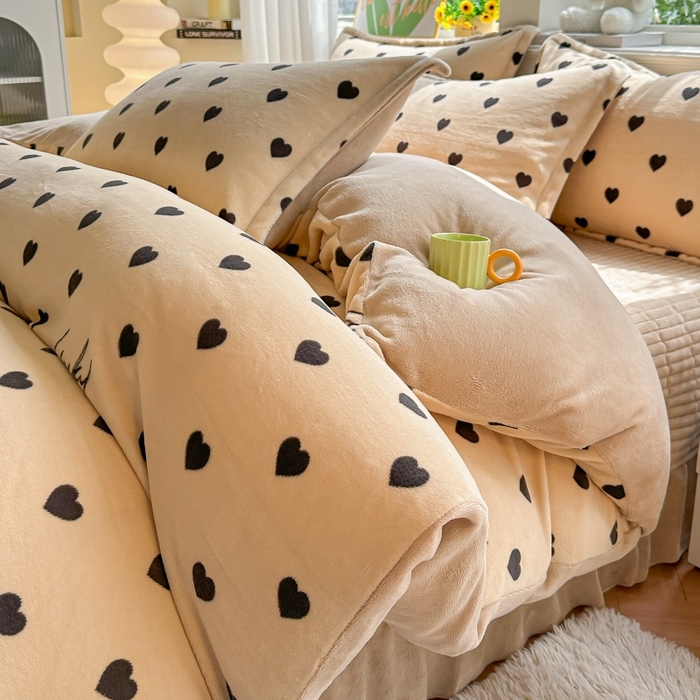 91家纺网 家纺一手货源 找家纺 梓之赫 2025新款保暖舒适牛奶绒印花夹棉床盖四件套 心愿