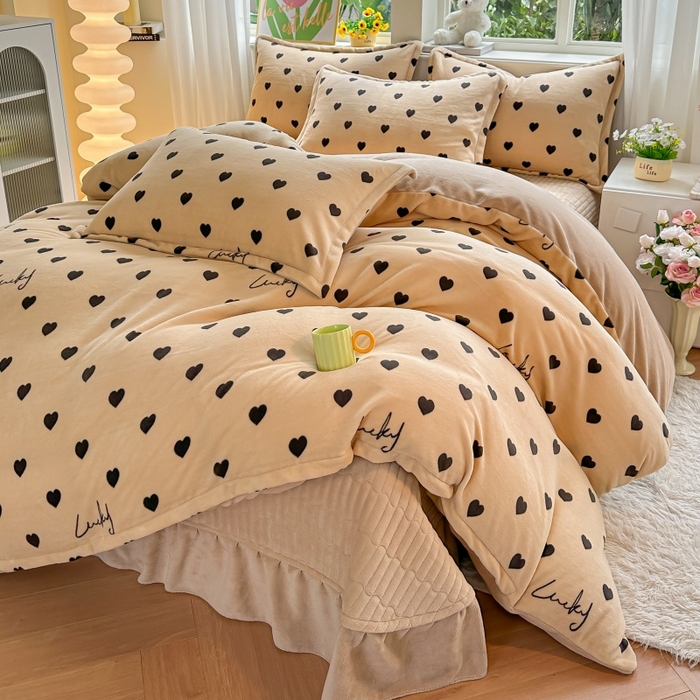 91家纺网 家纺一手货源 找家纺 梓之赫 2025新款保暖舒适牛奶绒印花夹棉床盖四件套 心愿