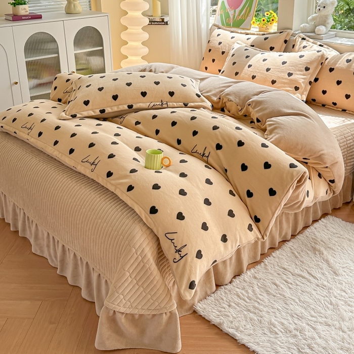 91家纺网 家纺一手货源 找家纺 梓之赫 2025新款保暖舒适牛奶绒印花夹棉床盖四件套 心愿