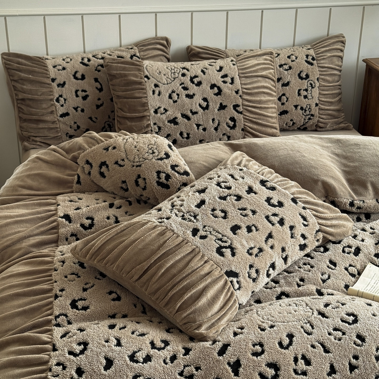 91家纺网 家纺一手货源 找家纺 新印象 2025新款法式阳离子绒保暖床盖四件套 斑豹驼