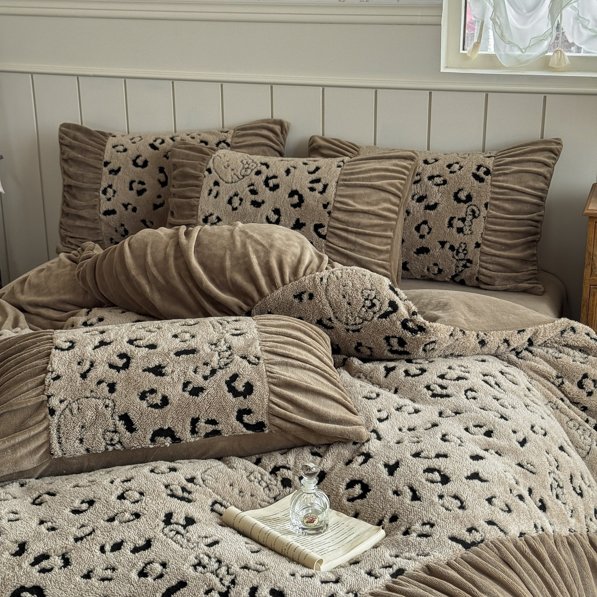 91家纺网 家纺一手货源 找家纺 新印象 2025新款法式阳离子绒保暖床盖四件套 斑豹驼