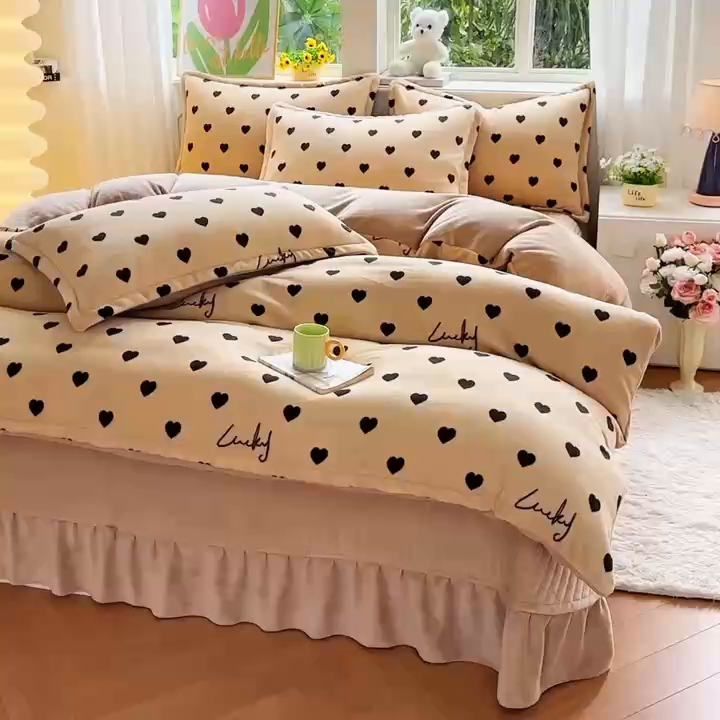 91家纺网 家纺一手货源 找家纺 梓之赫 2025新款保暖舒适牛奶绒印花夹棉床盖四件套 心愿