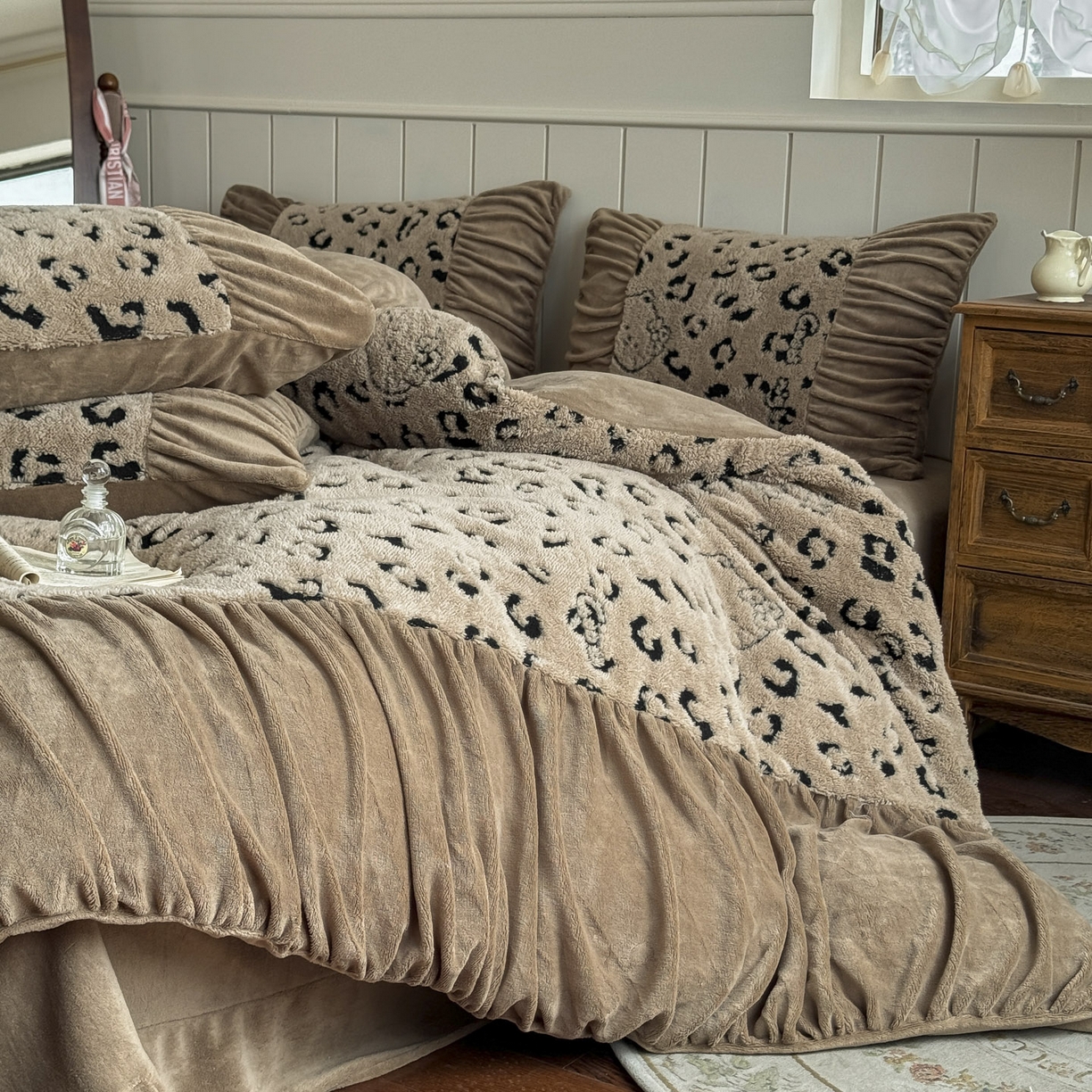 91家纺网 家纺一手货源 找家纺 新印象 2025新款法式阳离子绒保暖床盖四件套 斑豹驼