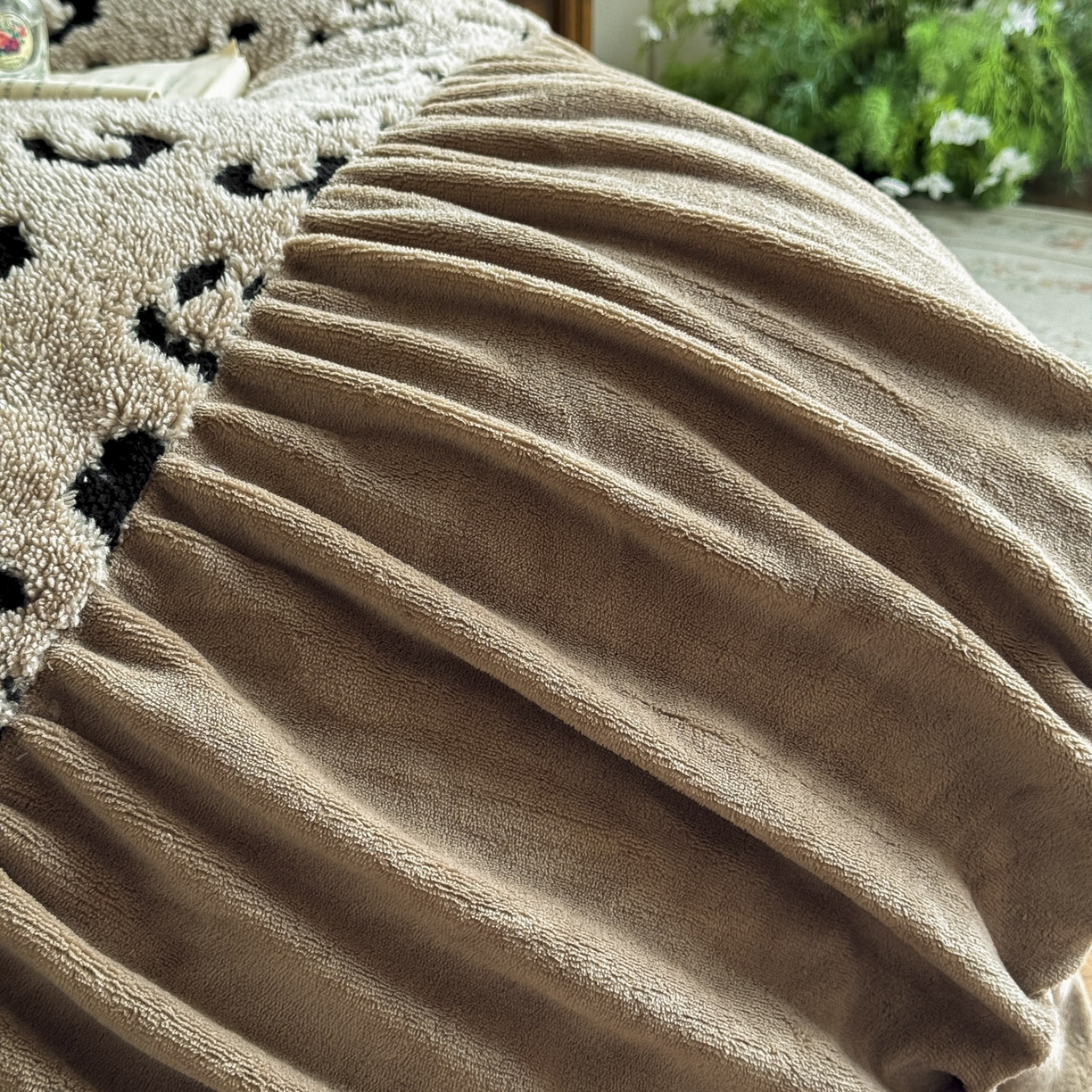 91家纺网 家纺一手货源 找家纺 新印象 2025新款法式阳离子绒保暖床盖四件套 斑豹驼