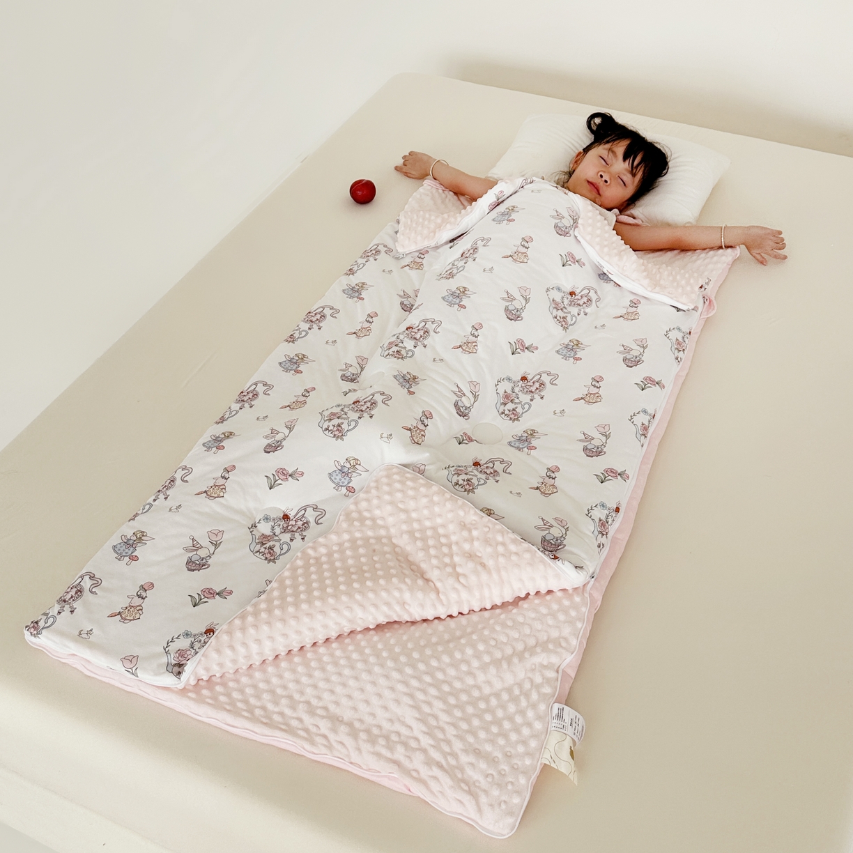 91家纺网 家纺一手货源 找家纺 小芽家居 2025新款儿童睡袋防踢被 萌兔游记