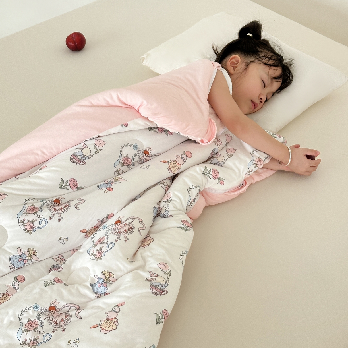 91家纺网 家纺一手货源 找家纺 小芽家居 2025新款儿童睡袋防踢被 萌兔游记