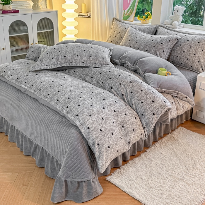 91家纺网 家纺一手货源 找家纺 梓之赫 2025新款保暖舒适牛奶绒印花夹棉床盖四件套 约定