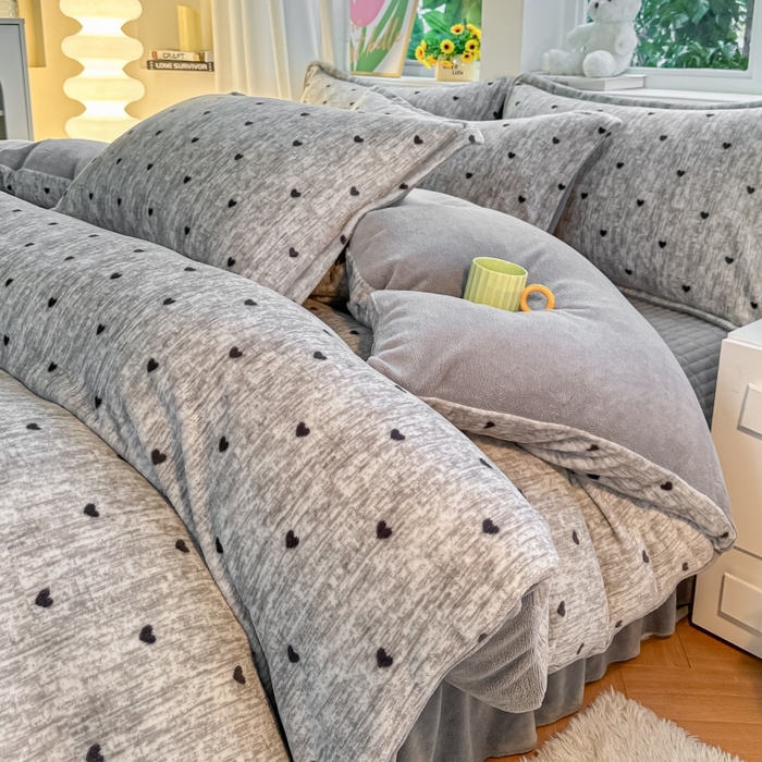 91家纺网 家纺一手货源 找家纺 梓之赫 2025新款保暖舒适牛奶绒印花夹棉床盖四件套 约定