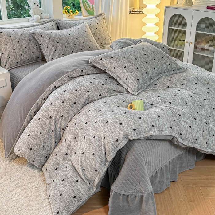 91家纺网 家纺一手货源 找家纺 梓之赫 2025新款保暖舒适牛奶绒印花夹棉床盖四件套 约定