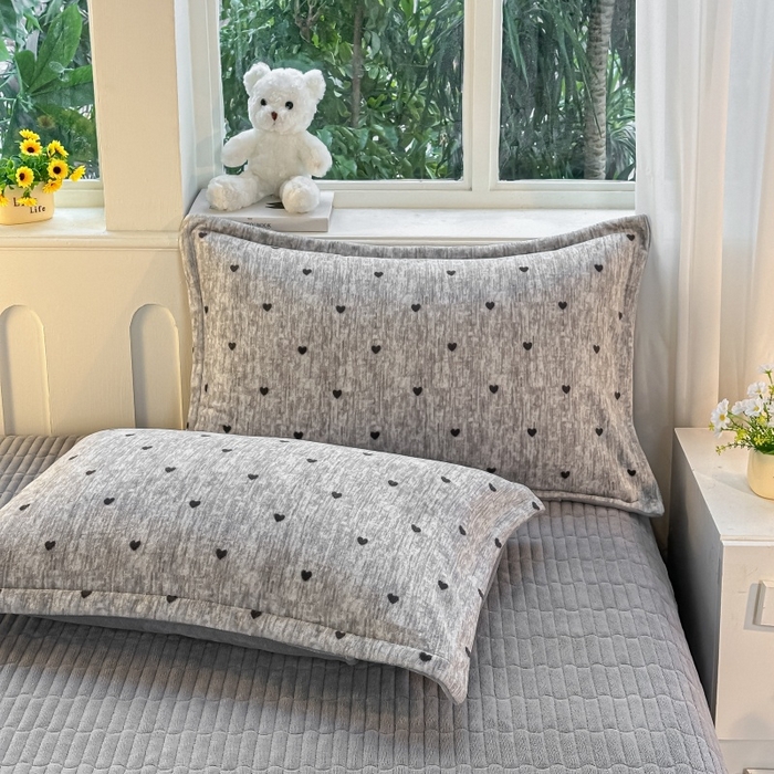 91家纺网 家纺一手货源 找家纺 梓之赫 2025新款保暖舒适牛奶绒印花夹棉床盖四件套 约定