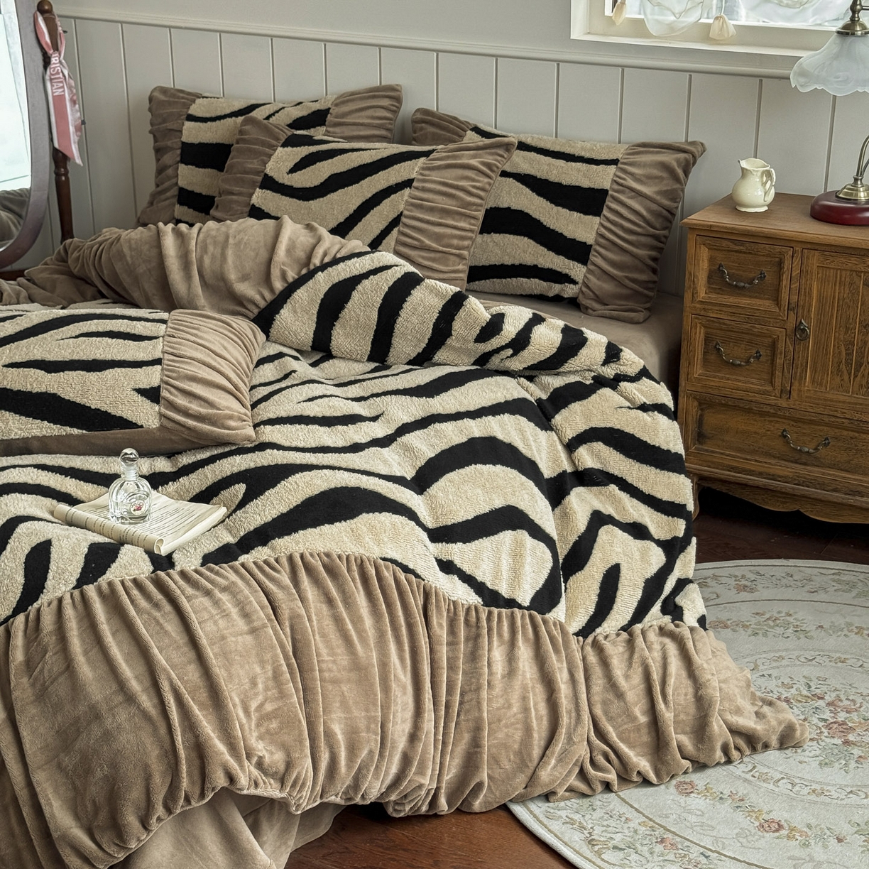 91家纺网 家纺一手货源 找家纺 新印象 2025新款法式阳离子绒保暖床盖四件套 斑马纹