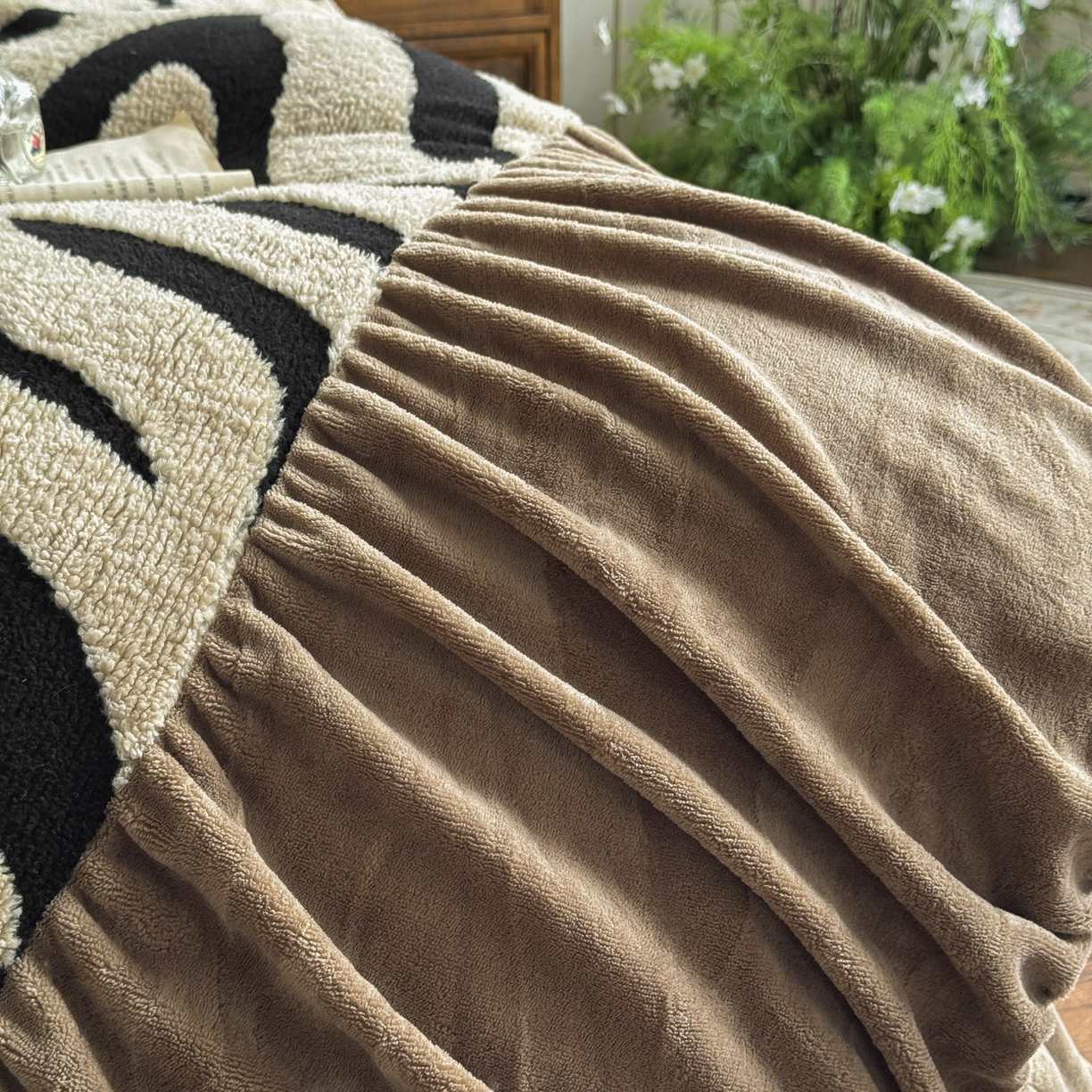 91家纺网 家纺一手货源 找家纺 新印象 2025新款法式阳离子绒保暖床盖四件套 斑马纹