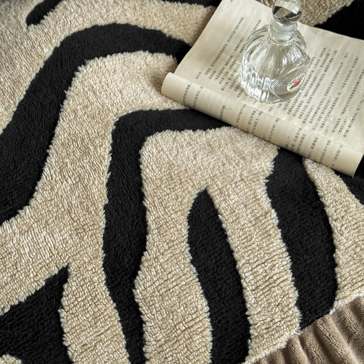 91家纺网 家纺一手货源 找家纺 新印象 2025新款法式阳离子绒保暖床盖四件套 斑马纹