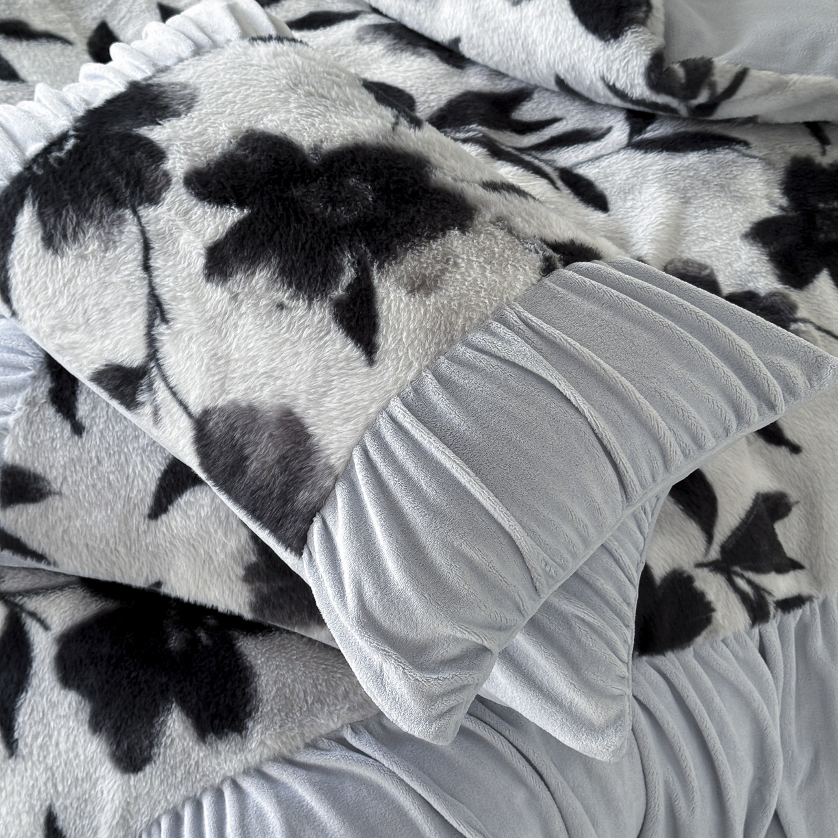 91家纺网 家纺一手货源 找家纺 新印象 2025新款复古法式兔毛绒保暖四件套 复古法式 -奥丽加朵