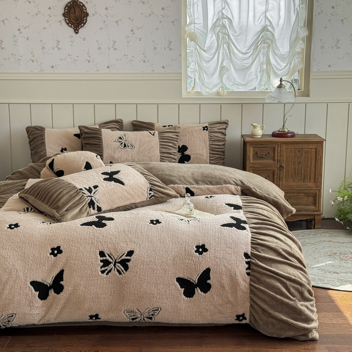 91家纺网 家纺一手货源 找家纺 新印象 2025新款法式阳离子绒保暖床盖四件套 蝶季