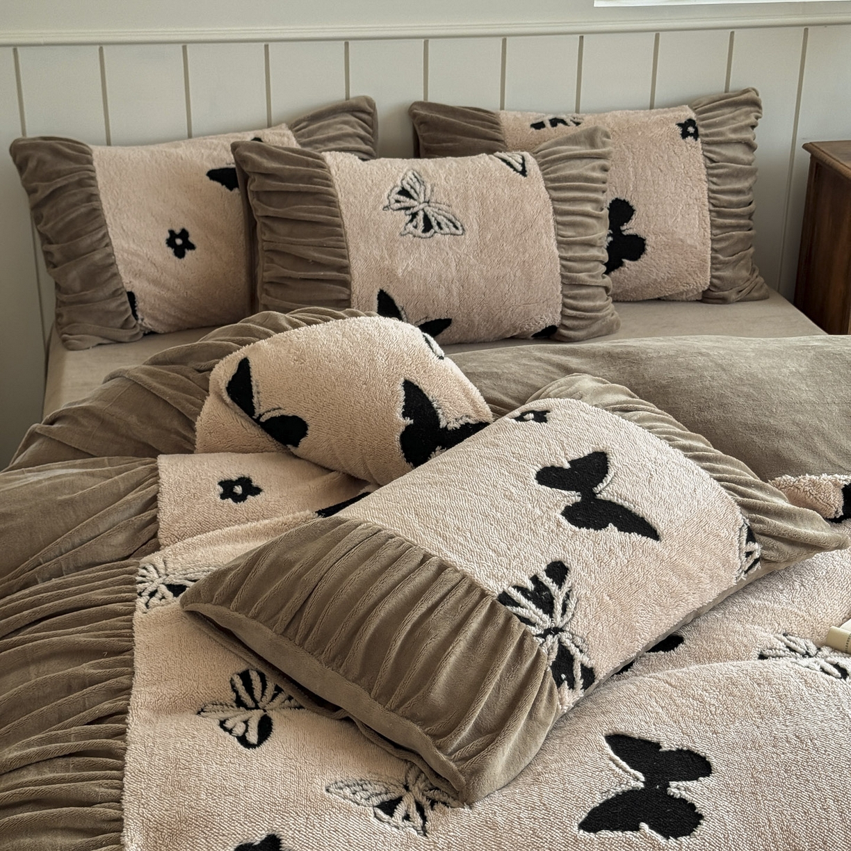 91家纺网 家纺一手货源 找家纺 新印象 2025新款法式阳离子绒保暖床盖四件套 蝶季