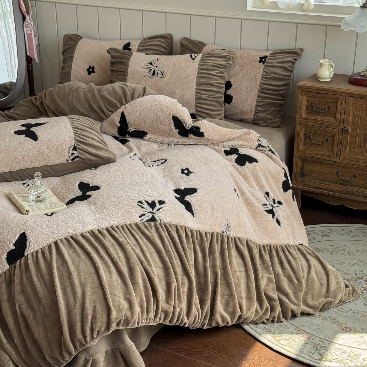 91家纺网 家纺一手货源 找家纺 新印象 2025新款法式阳离子绒保暖床盖四件套 蝶季