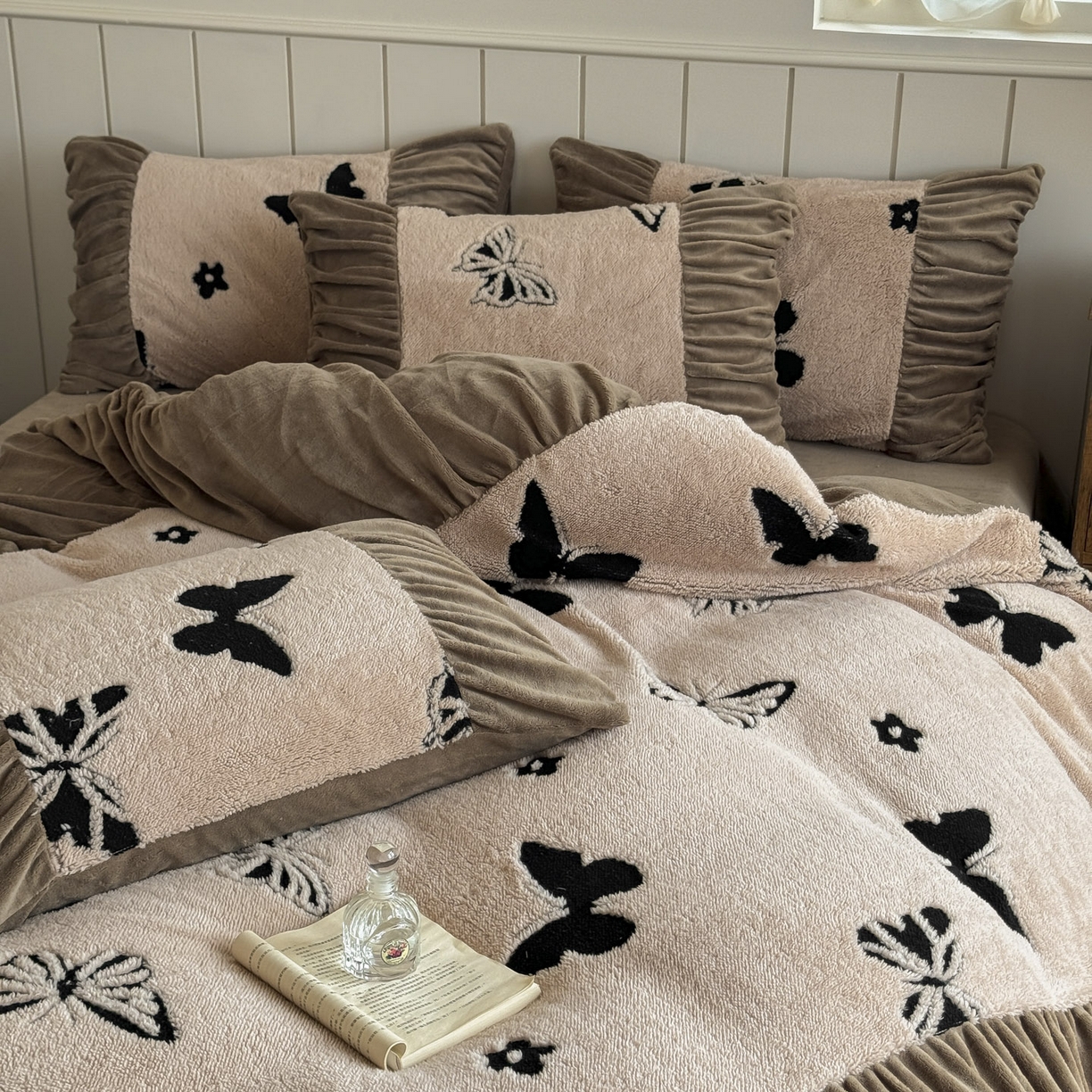 91家纺网 家纺一手货源 找家纺 新印象 2025新款法式阳离子绒保暖床盖四件套 蝶季