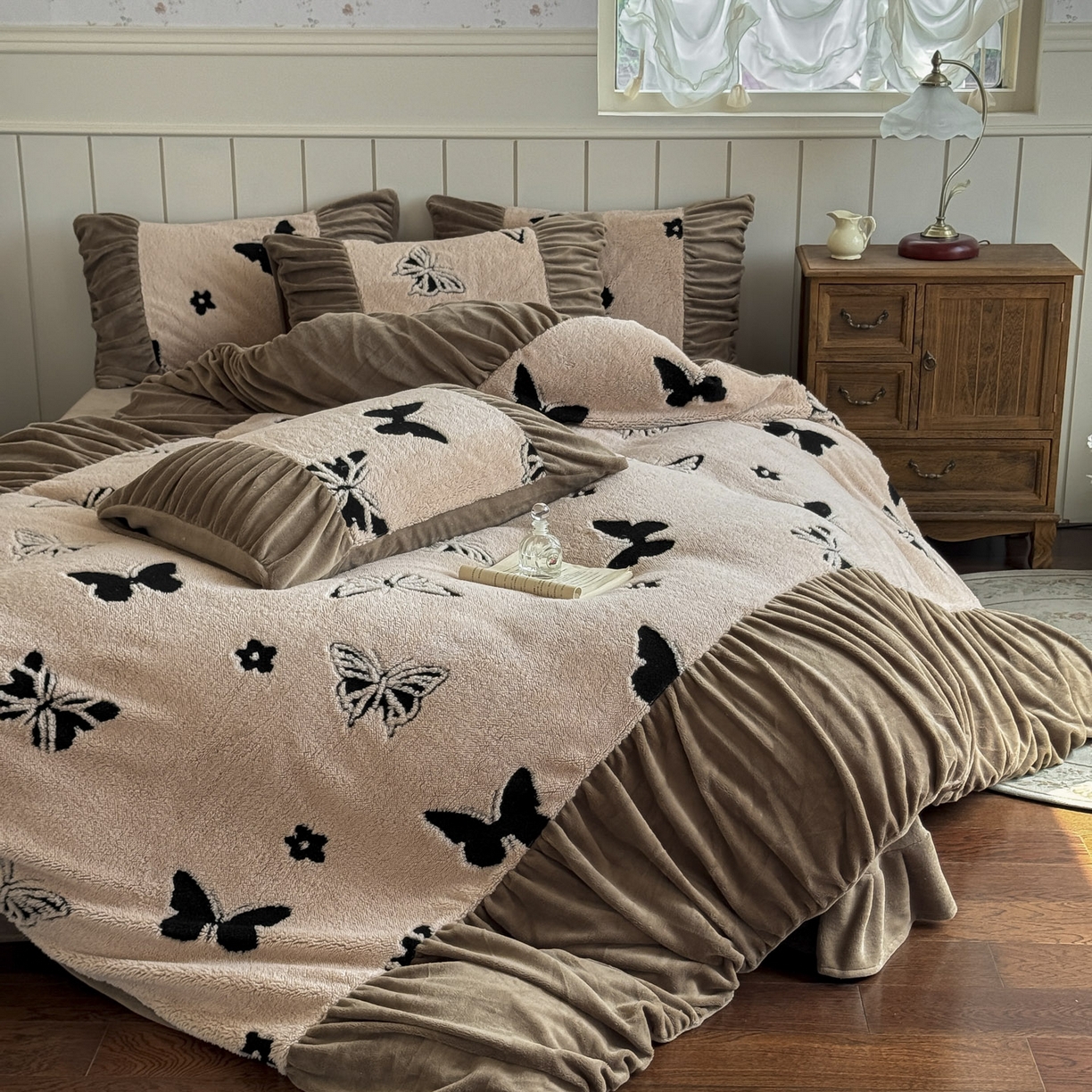 91家纺网 家纺一手货源 找家纺 新印象 2025新款法式阳离子绒保暖床盖四件套 蝶季