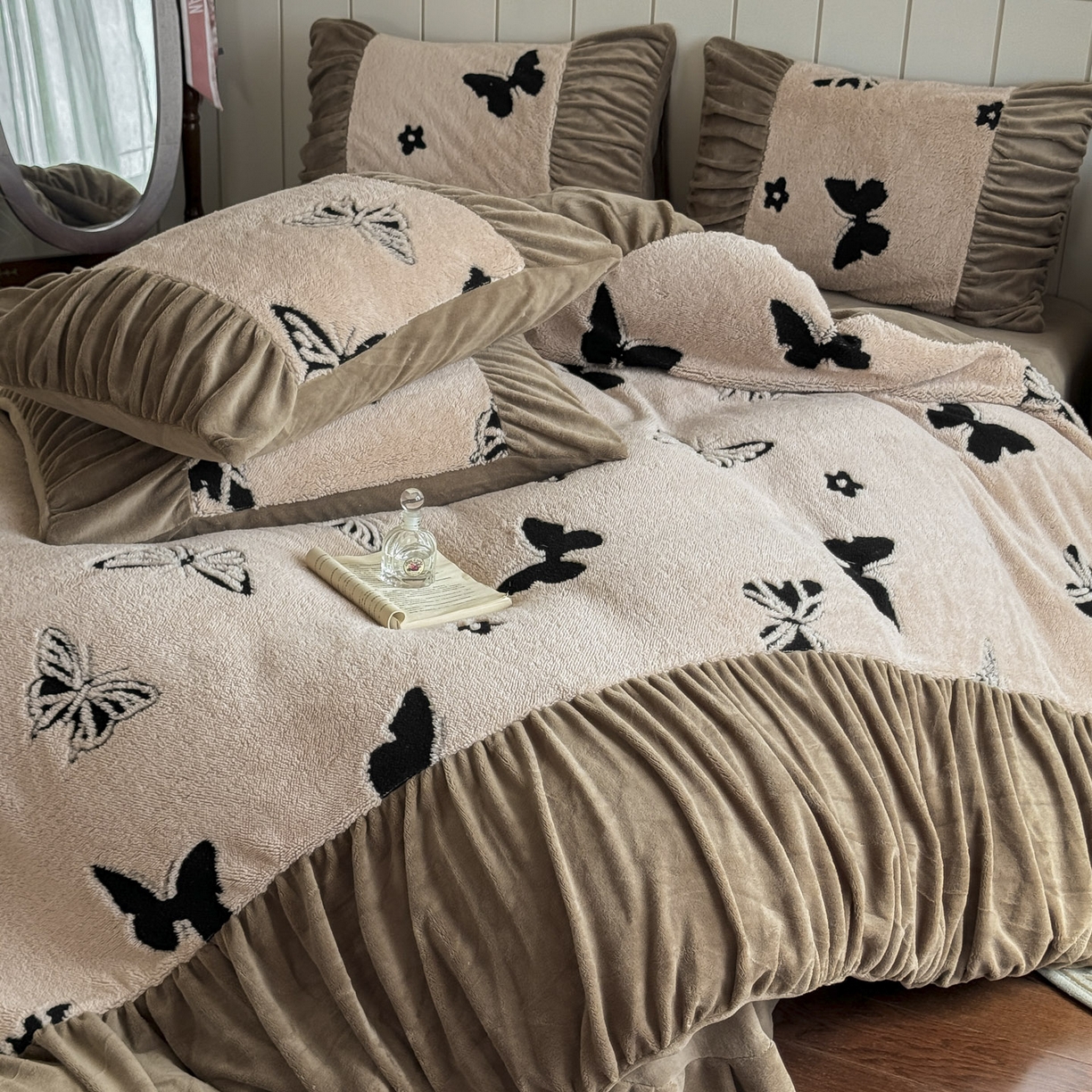 91家纺网 家纺一手货源 找家纺 新印象 2025新款法式阳离子绒保暖床盖四件套 蝶季