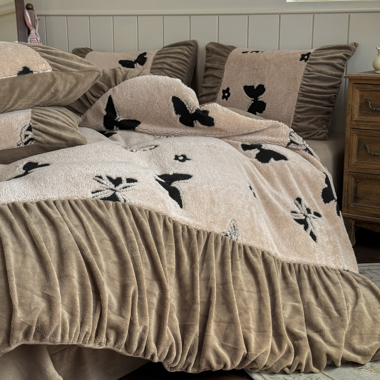 91家纺网 家纺一手货源 找家纺 新印象 2025新款法式阳离子绒保暖床盖四件套 蝶季