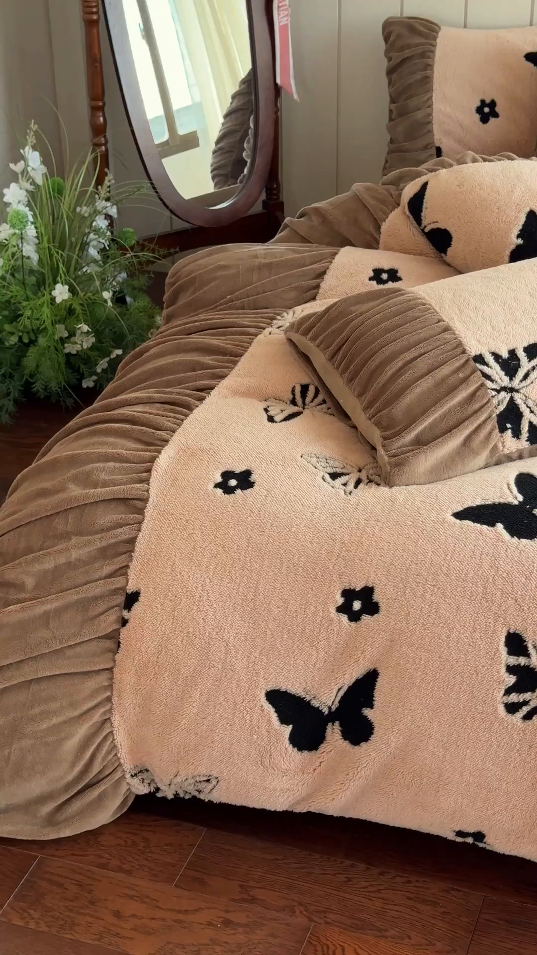 91家纺网 家纺一手货源 找家纺 新印象 2025新款法式阳离子绒保暖床盖四件套 蝶季