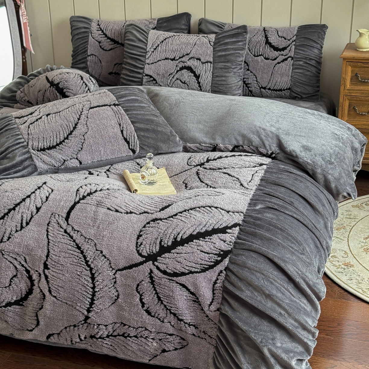 91家纺网 家纺一手货源 找家纺 新印象 2025新款法式阳离子绒保暖床盖四件套 樊林深灰