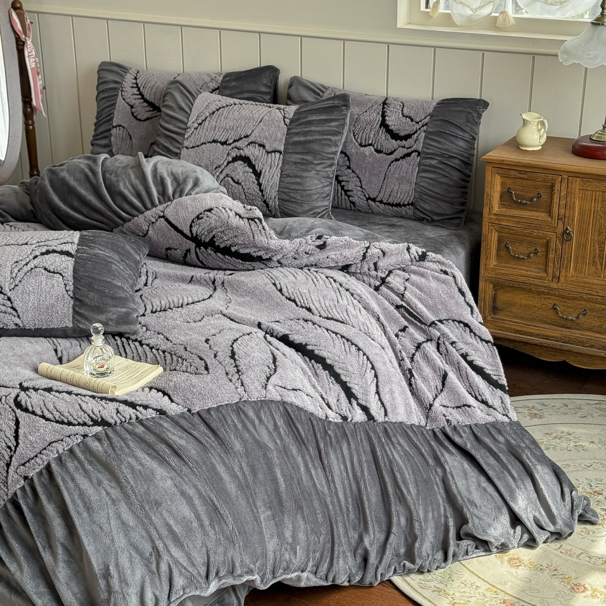 91家纺网 家纺一手货源 找家纺 新印象 2025新款法式阳离子绒保暖床盖四件套 樊林深灰