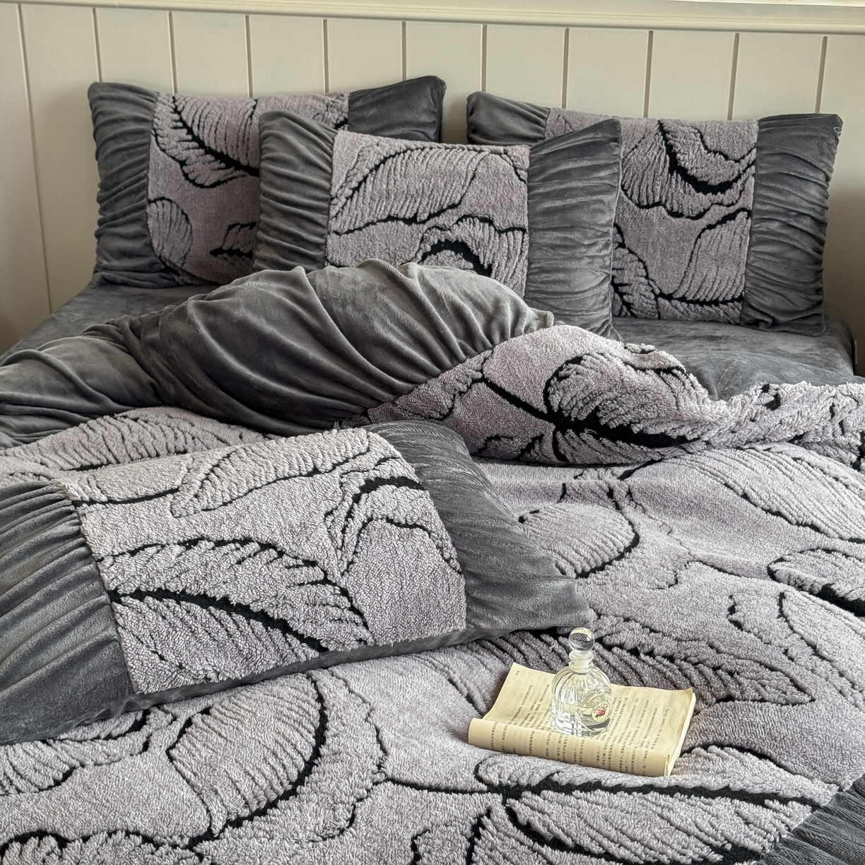 91家纺网 家纺一手货源 找家纺 新印象 2025新款法式阳离子绒保暖床盖四件套 樊林深灰