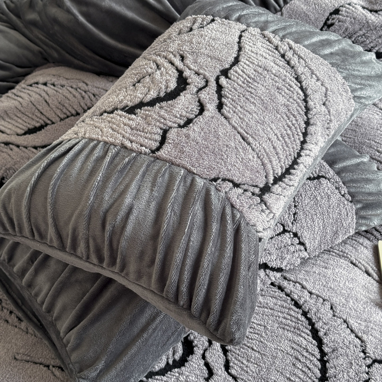 91家纺网 家纺一手货源 找家纺 新印象 2025新款法式阳离子绒保暖床盖四件套 樊林深灰