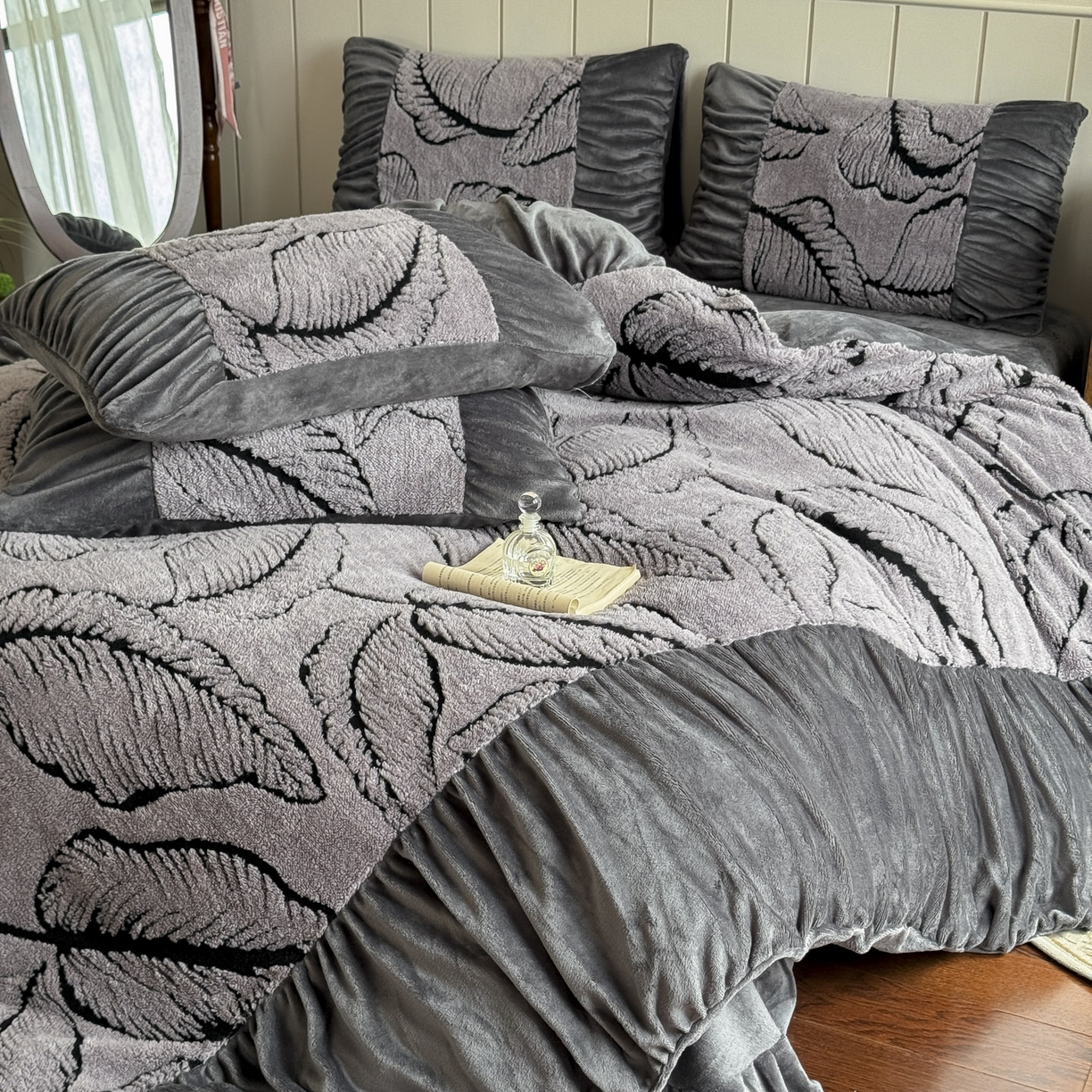 91家纺网 家纺一手货源 找家纺 新印象 2025新款法式阳离子绒保暖床盖四件套 樊林深灰