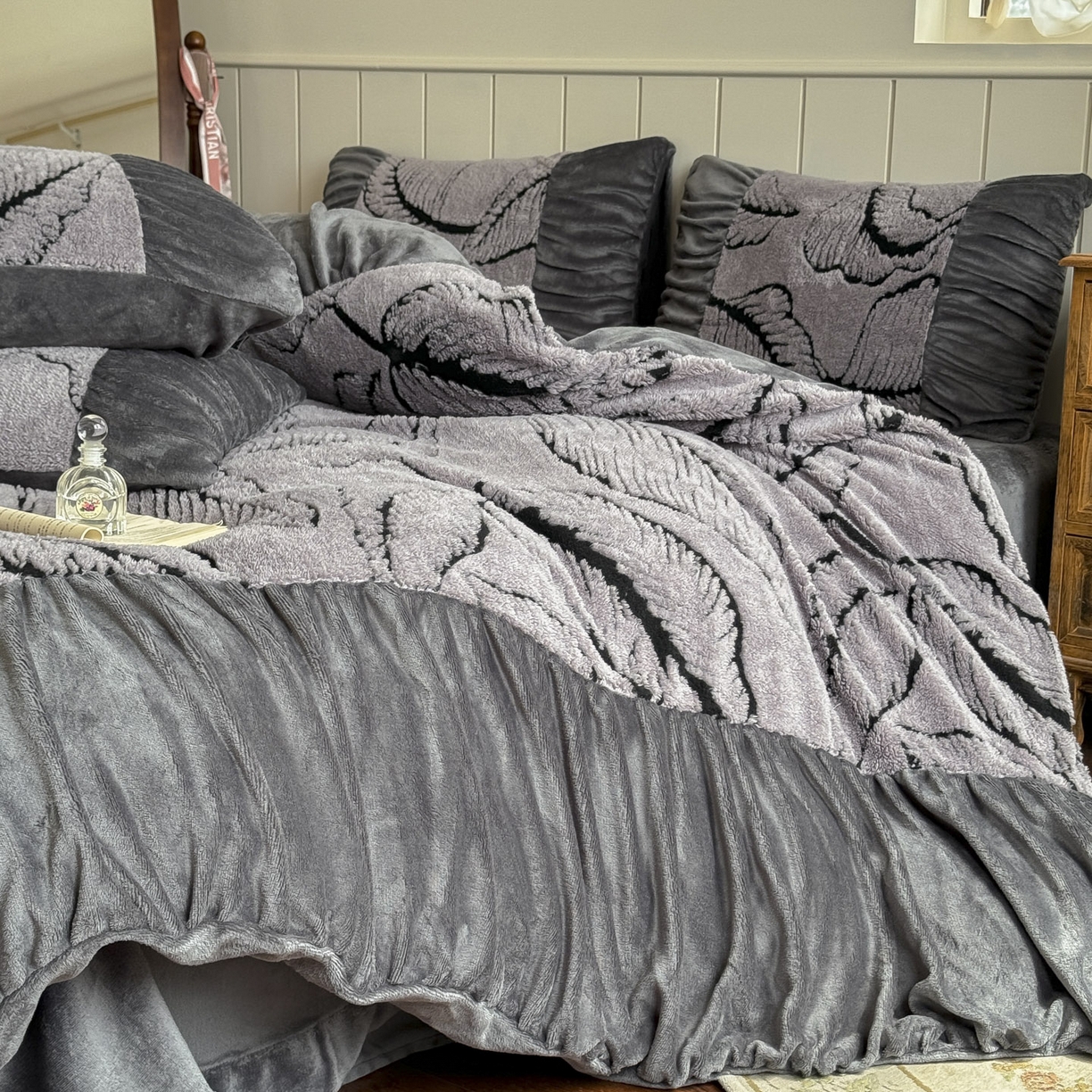 91家纺网 家纺一手货源 找家纺 新印象 2025新款法式阳离子绒保暖床盖四件套 樊林深灰