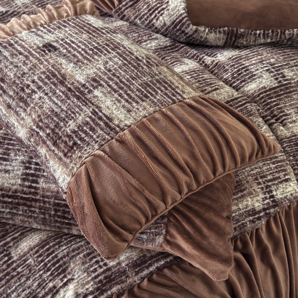 91家纺网 家纺一手货源 找家纺 新印象 2025新款复古法式兔毛绒保暖四件套 复古法式-爱莎