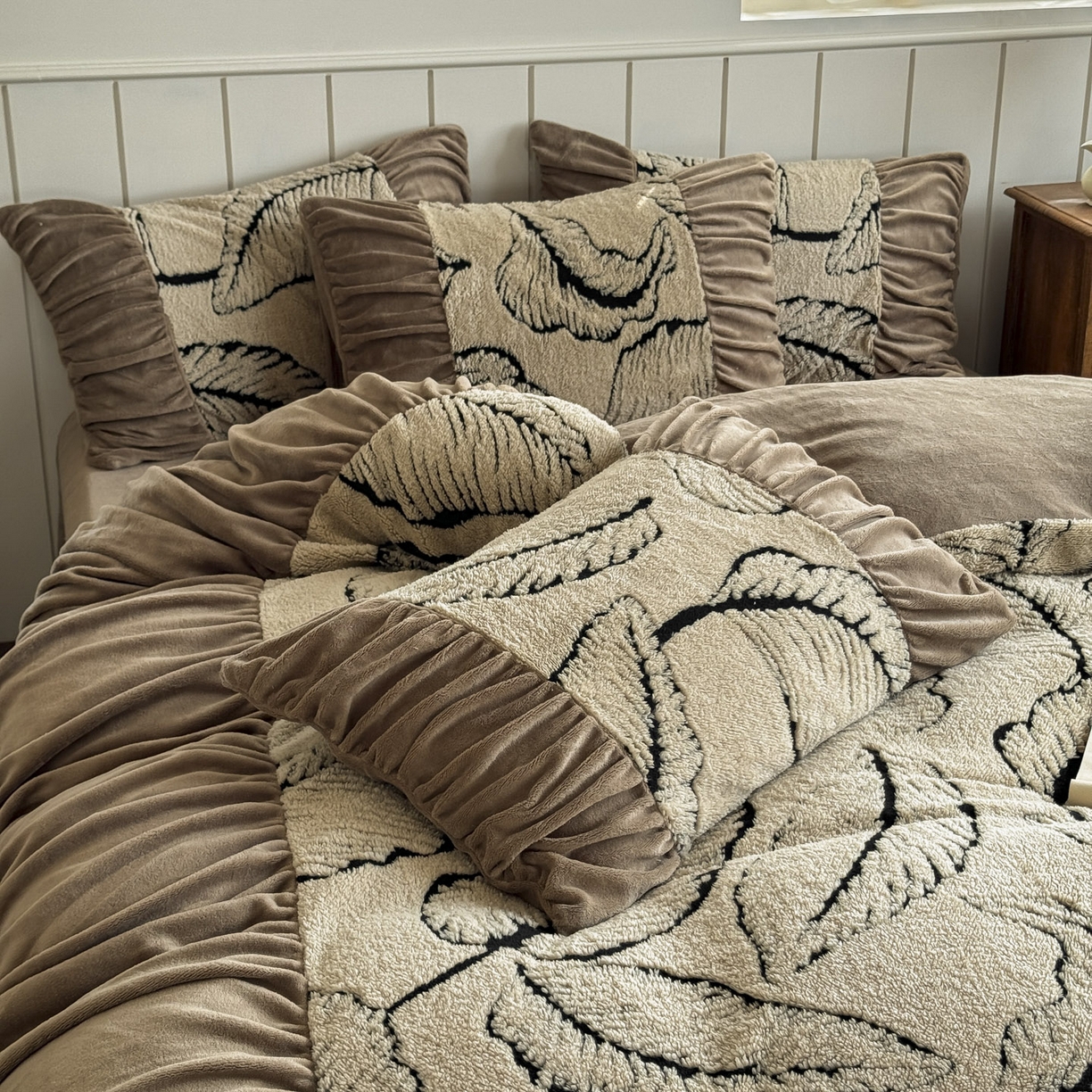 91家纺网 家纺一手货源 找家纺 新印象 2025新款法式阳离子绒保暖床盖四件套 樊林驼