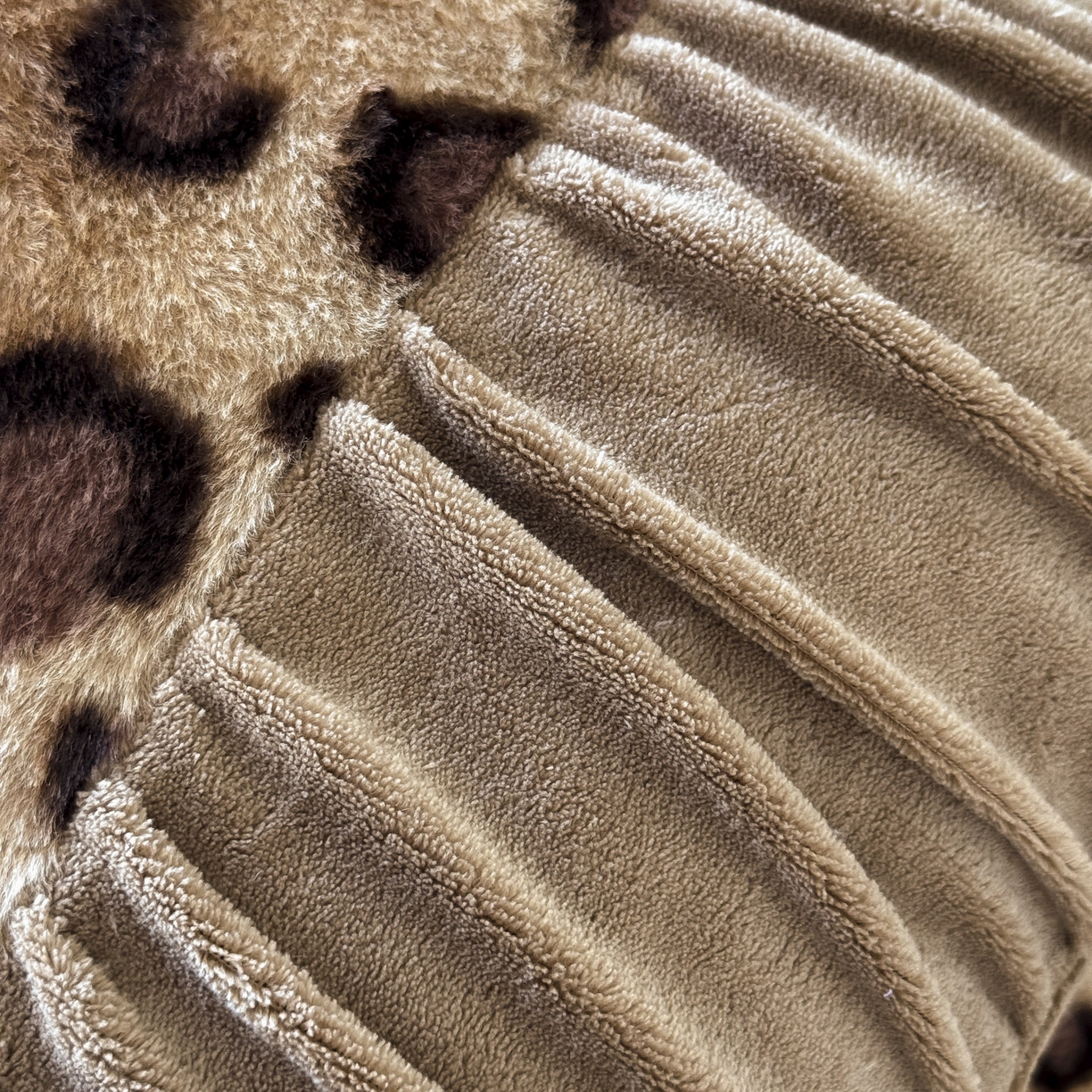 91家纺网 家纺一手货源 找家纺 新印象 2025新款复古法式兔毛绒保暖四件套 复古法式-豹纹