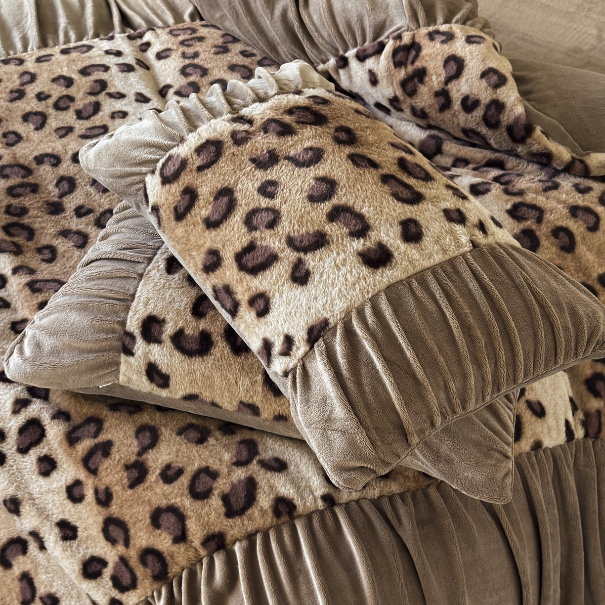 91家纺网 家纺一手货源 找家纺 新印象 2025新款复古法式兔毛绒保暖四件套 复古法式-豹纹