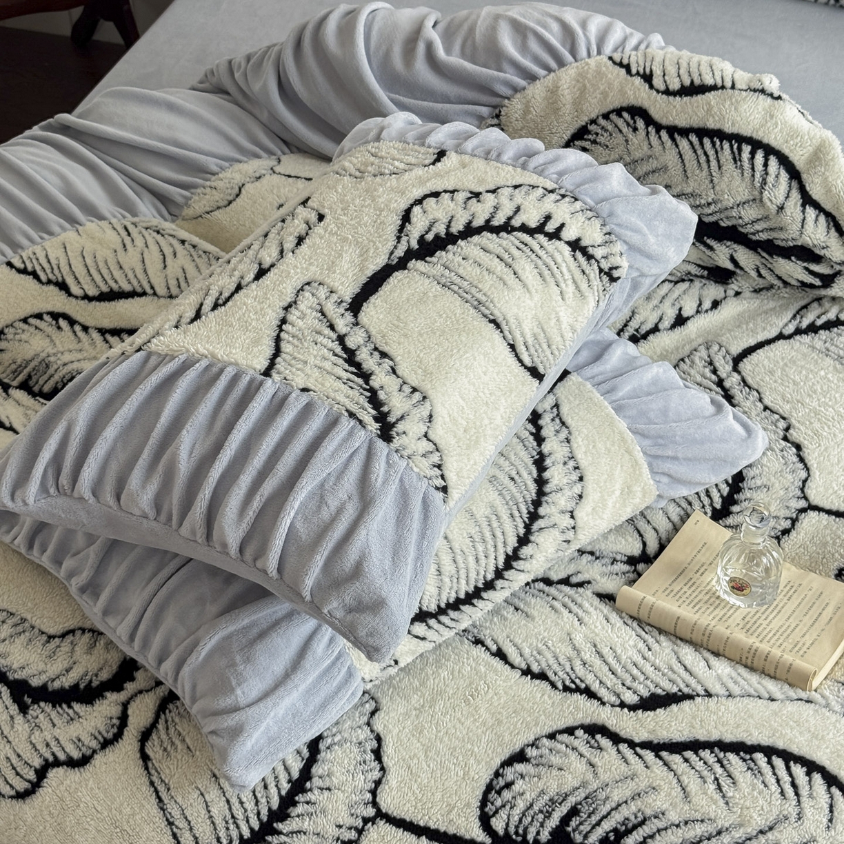 91家纺网 家纺一手货源 找家纺 新印象 2025新款法式阳离子绒保暖床盖四件套 樊林椰灰