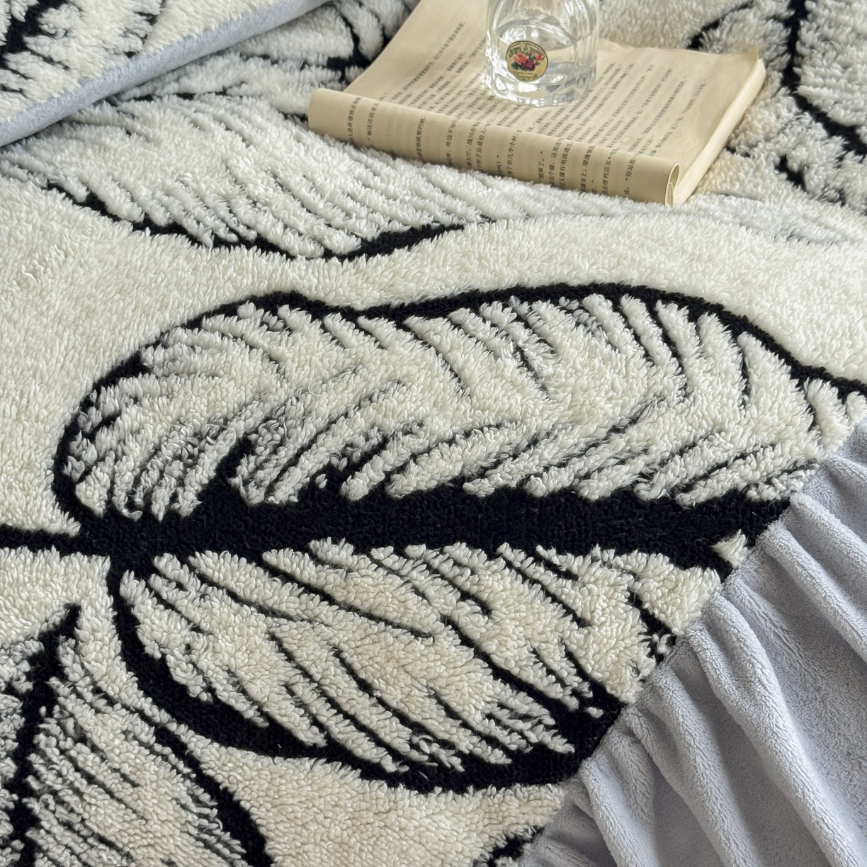 91家纺网 家纺一手货源 找家纺 新印象 2025新款法式阳离子绒保暖床盖四件套 樊林椰灰