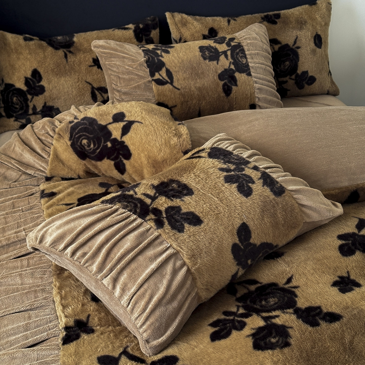 91家纺网 家纺一手货源 找家纺 新印象 2025新款复古法式兔毛绒保暖四件套 复古法式-黛茜