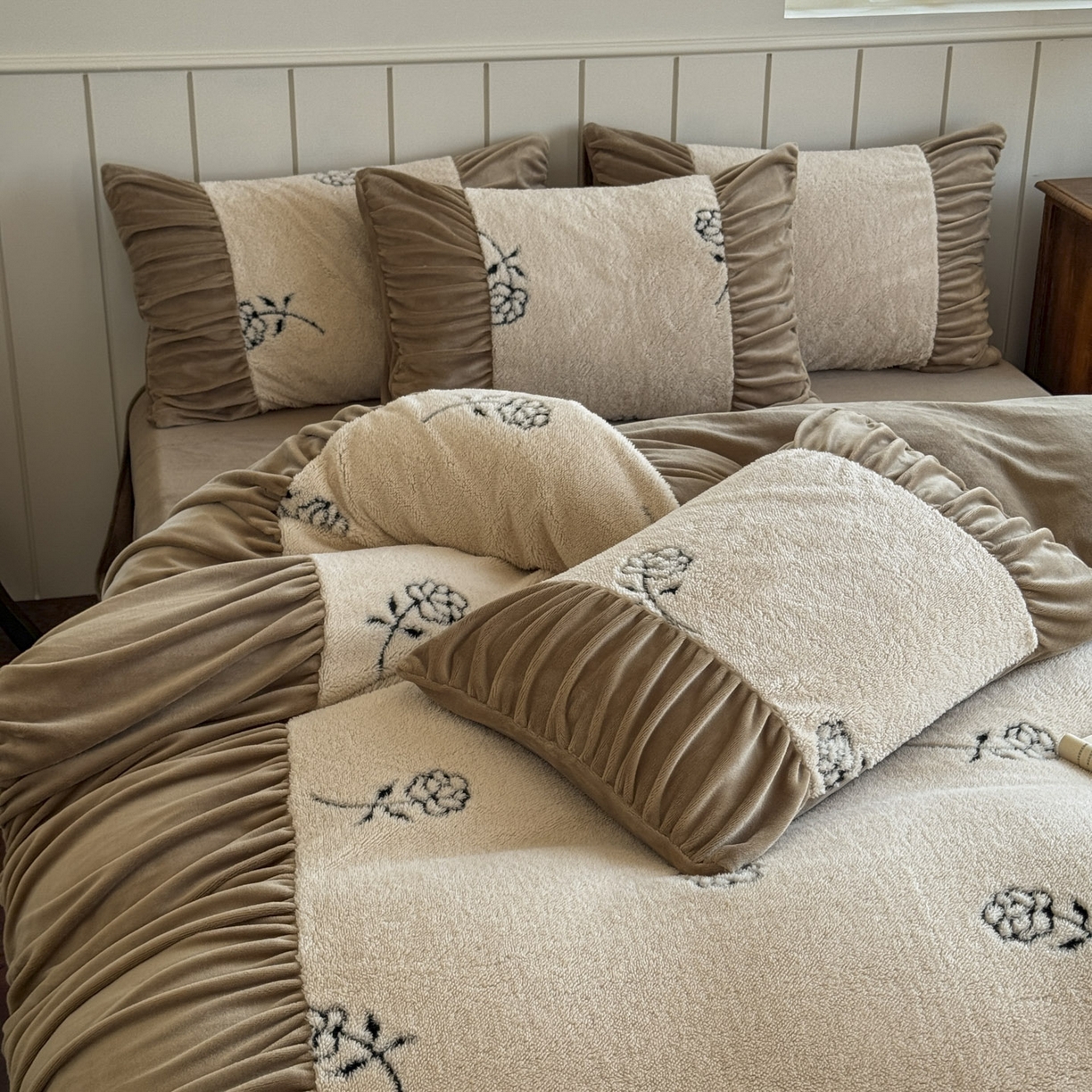 91家纺网 家纺一手货源 找家纺 新印象 2025新款法式阳离子绒保暖床盖四件套 赫本