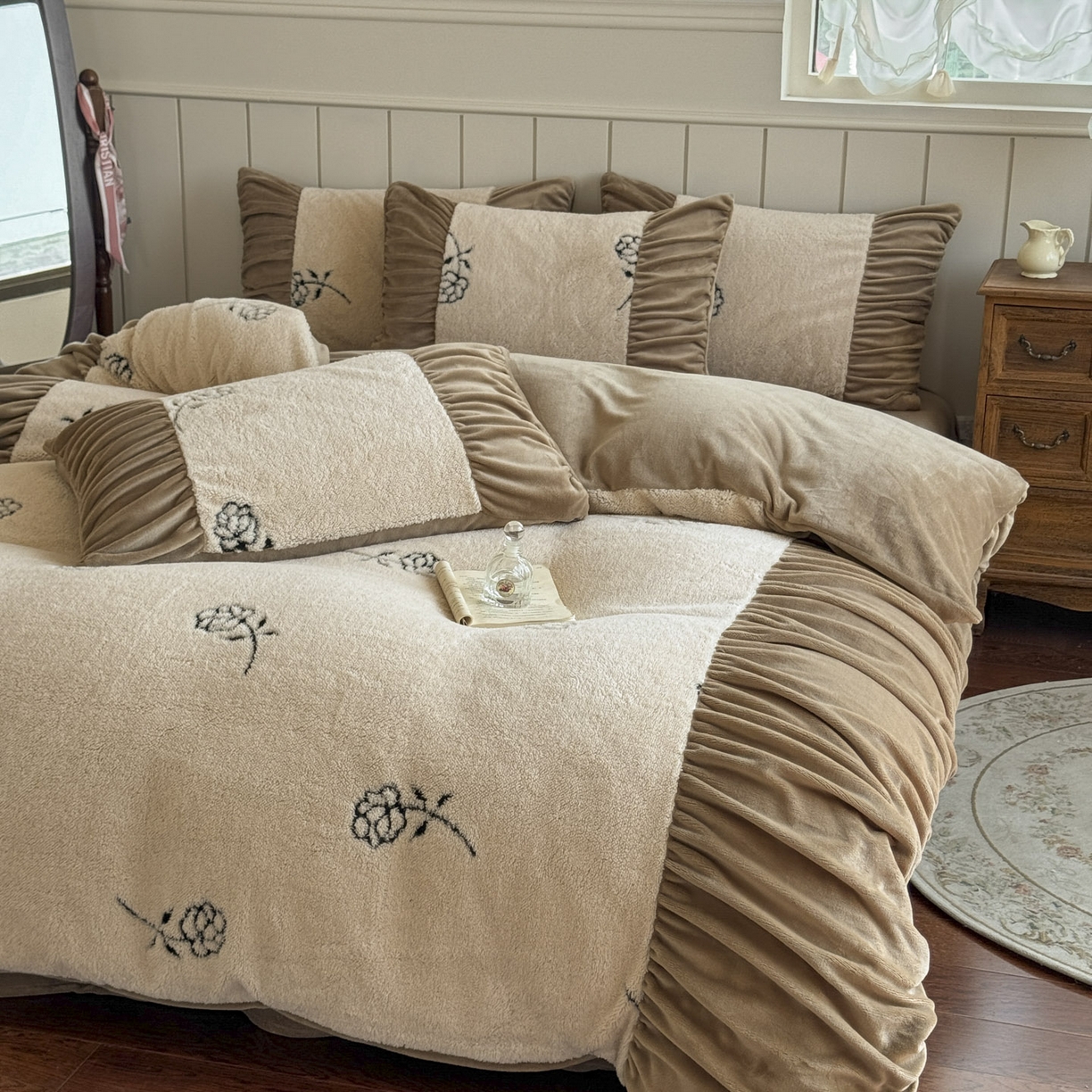 91家纺网 家纺一手货源 找家纺 新印象 2025新款法式阳离子绒保暖床盖四件套 赫本